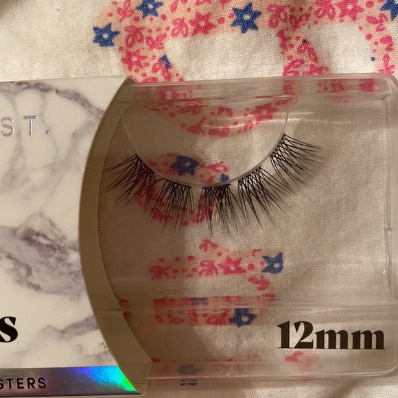 Lilac lashes 12 mm - Picture 2 of 4